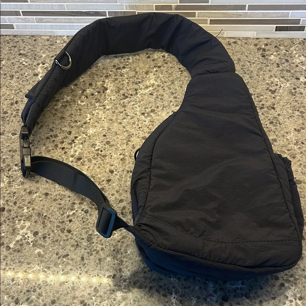 FP Movement Renegade Sling Bag by Free People, black, NWT - Picture 2 of 6